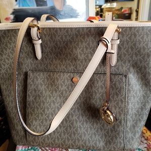 MK Jet Set Medium Brown signature bag